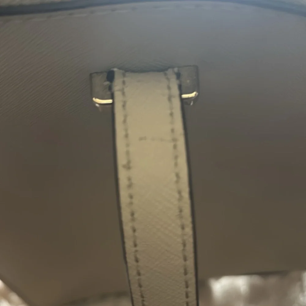 Kate Spade purse. This is a purse that can be rehabbed. - Picture 10 of 16